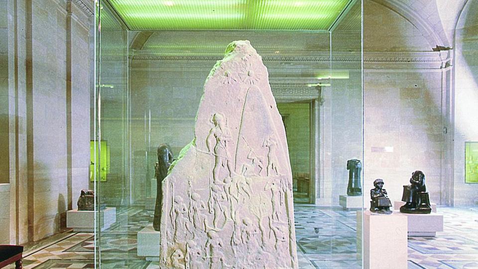Mit diesen Vitrinen aus Frankfurt hätte der Louvre-Raub "so nicht stattgefunden" | hessenschau.de