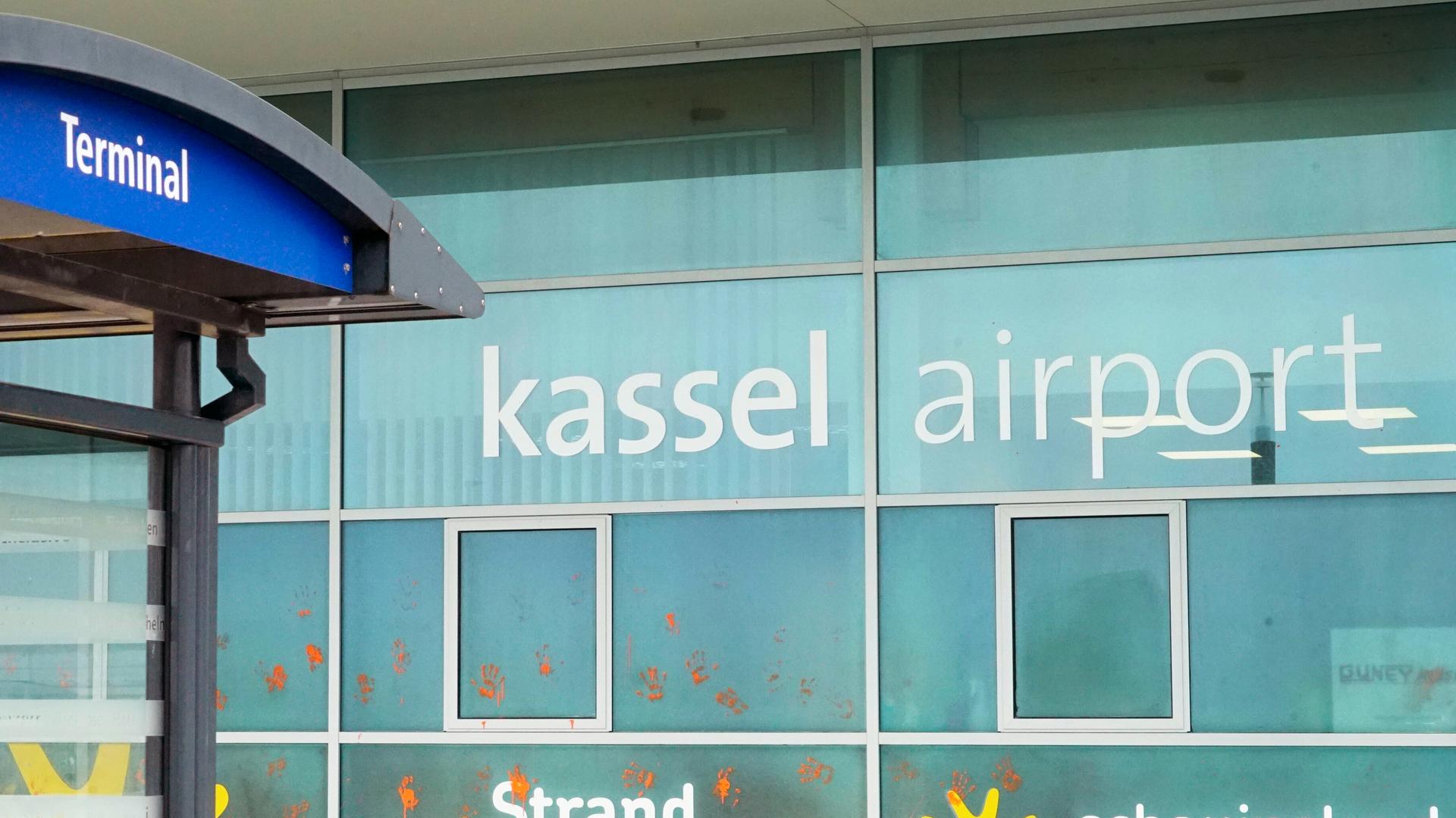Flüge gestrichen, Geld weg? Ärger um Fischer Air am Kassel Airport | hessenschau.de