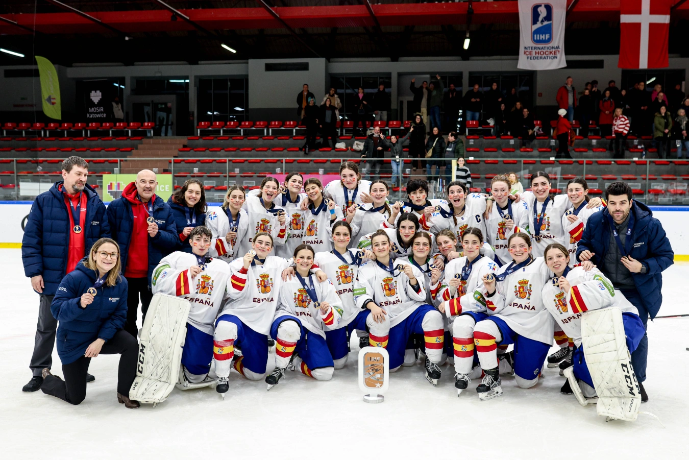 España consigue el bronce en el Mundial IIHF U18 de Katowice - Hockey Hielo Femenino