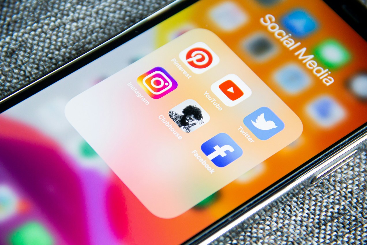 El peligro de compartir noticias sin leerlas: un fenómeno que impulsa la desinformación en redes sociales - Infocop