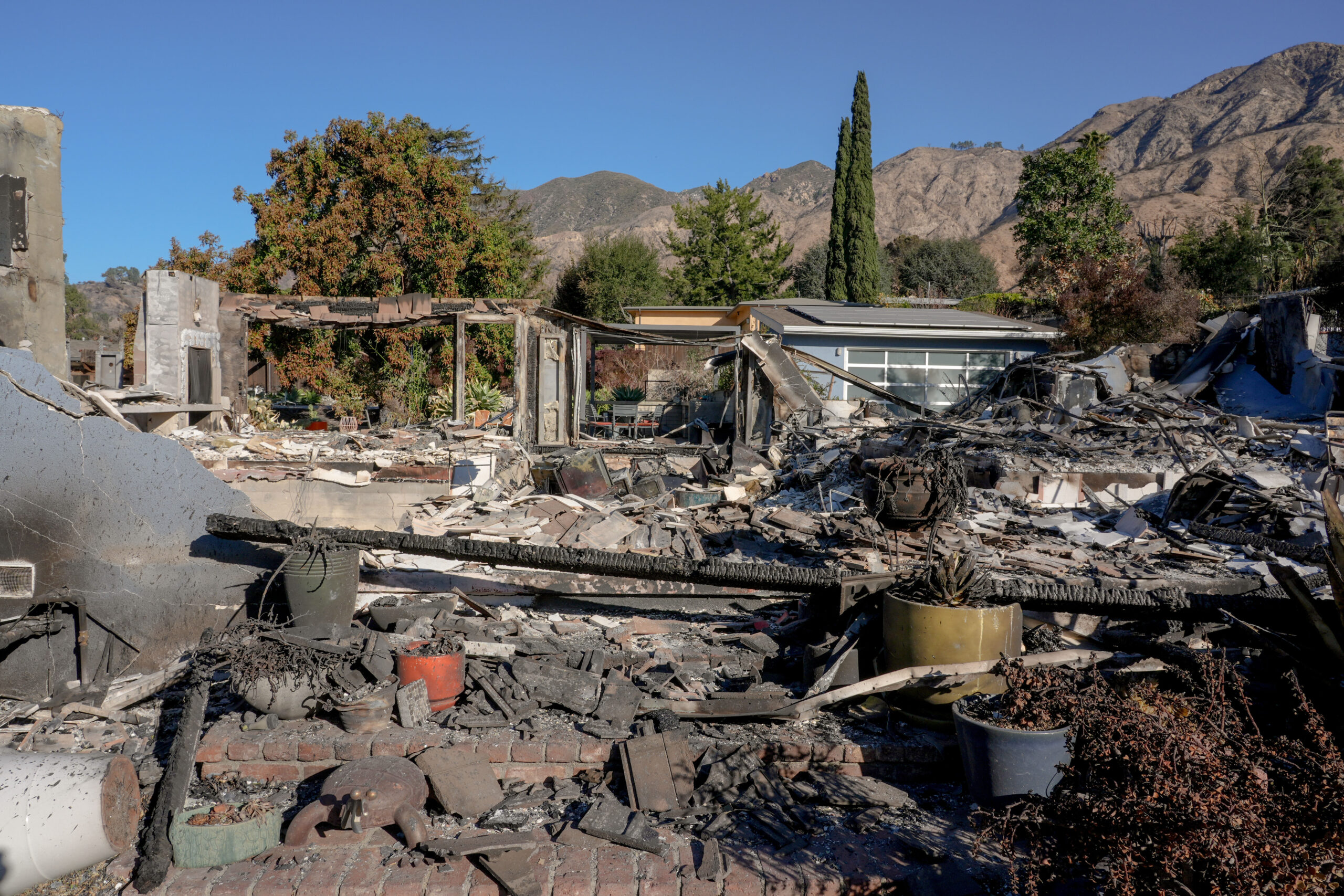 Los Angeles Pushes to Rebuild Homes Fast, Despite Wildfire Danger