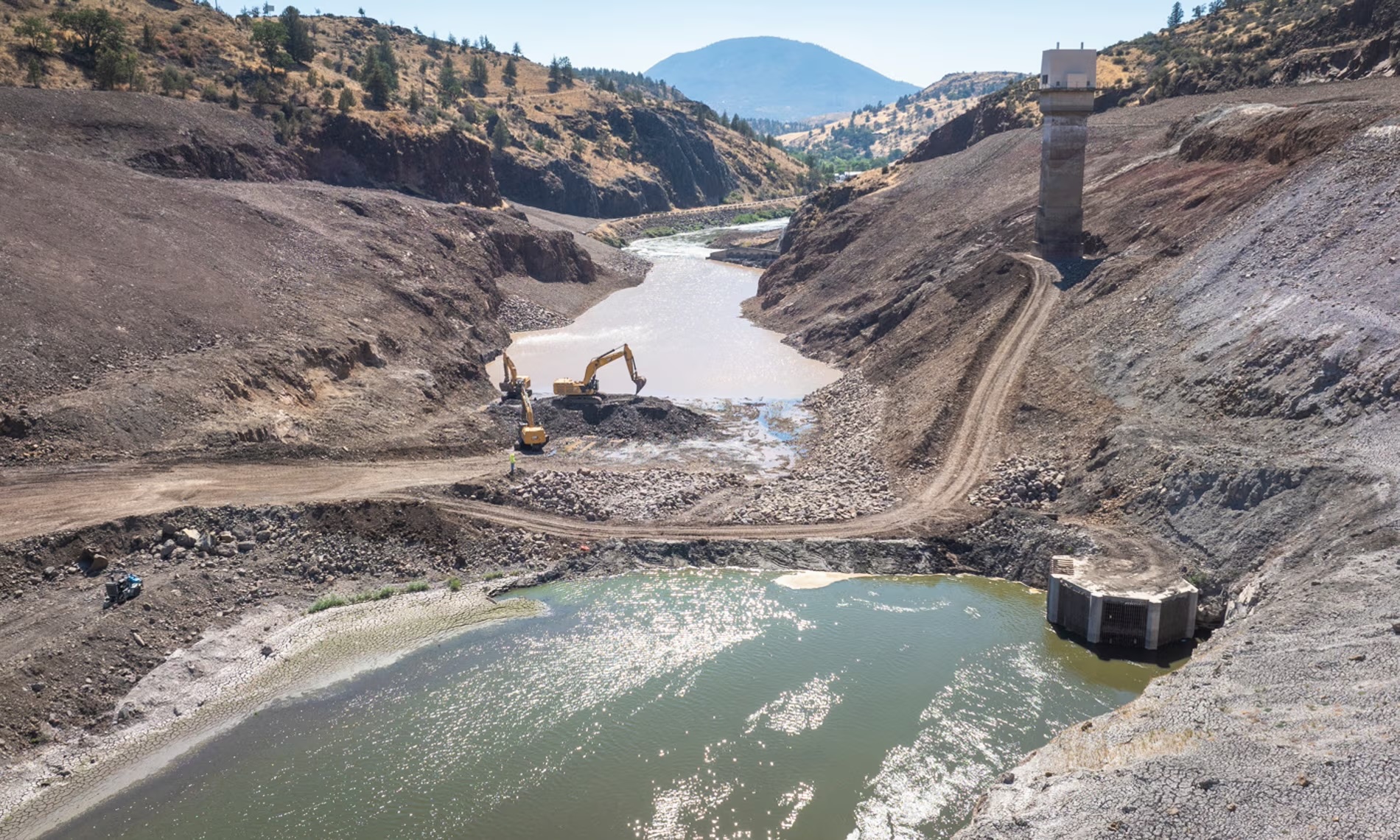 PRESS RELEASE | Klamath River Runs Free for First Time in a Century as Largest Dam Removal in US History Nears Completion - International Rivers