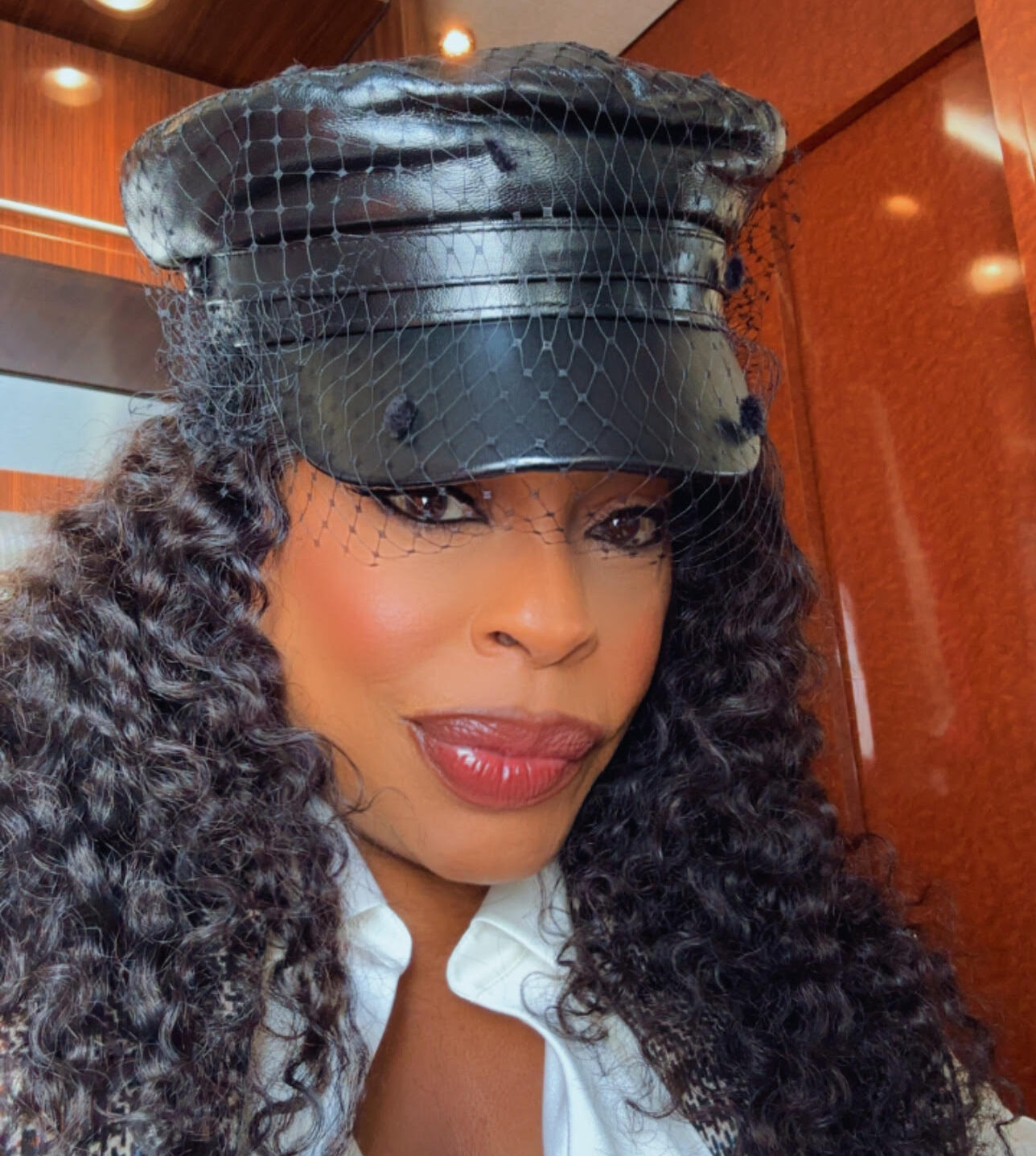 “I’m Aging Backwards”: Niecy Nash on Studs, Fillers, and Serial Killers
