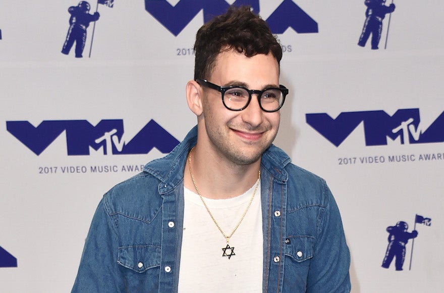 Jack Antonoff and Nev Schulman wear Jewish stars at the MTV Video Music Awards - Jewish Telegraphic Agency