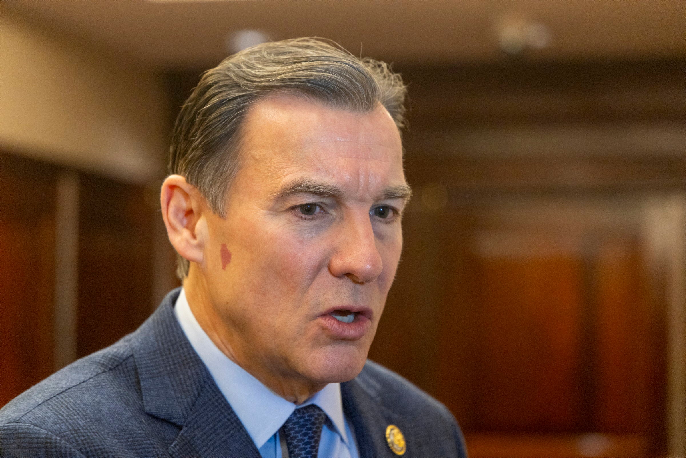 Tom Suozzi to propose national protest 'buffer zones' around synagogues - New York Jewish Week