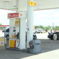 Lincoln drivers pumped over lower gas prices ahead of Memorial Day