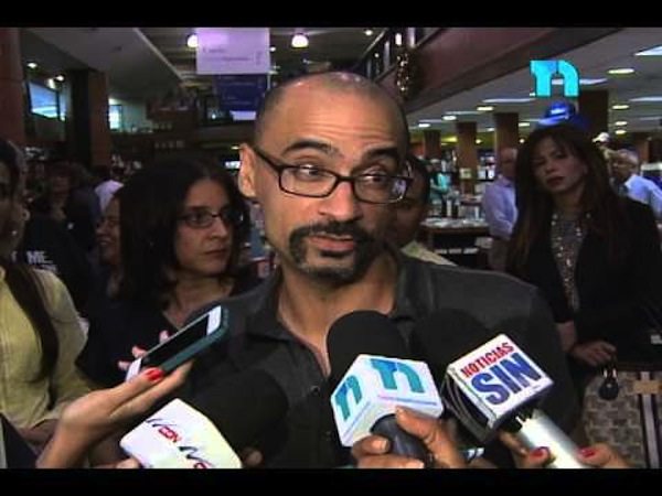 Dominican Govt Official's Email to Junot Díaz: You're a "Fake and Overrated Pseudo Intellectual" Who Needs to Speak Spanish Better - Latino Rebels