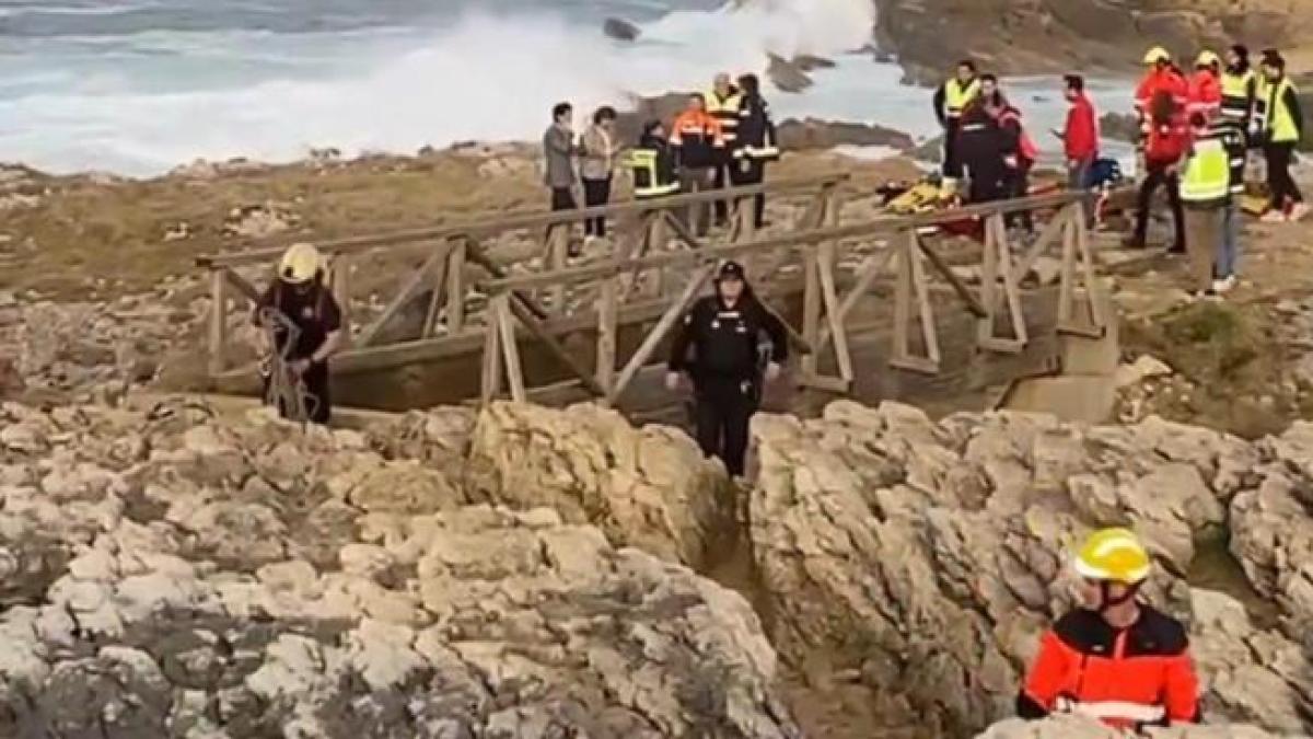 Ascienden a cinco los muertos tras derrumbarse una pasarela en la playa de El Bocal en Santander