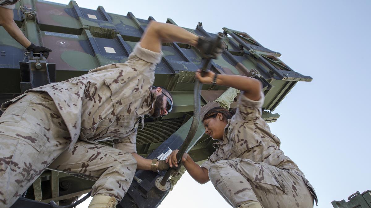Defensa sigue “muy pendiente” de los militares españoles desplegados en Líbano, Irak y Turquía