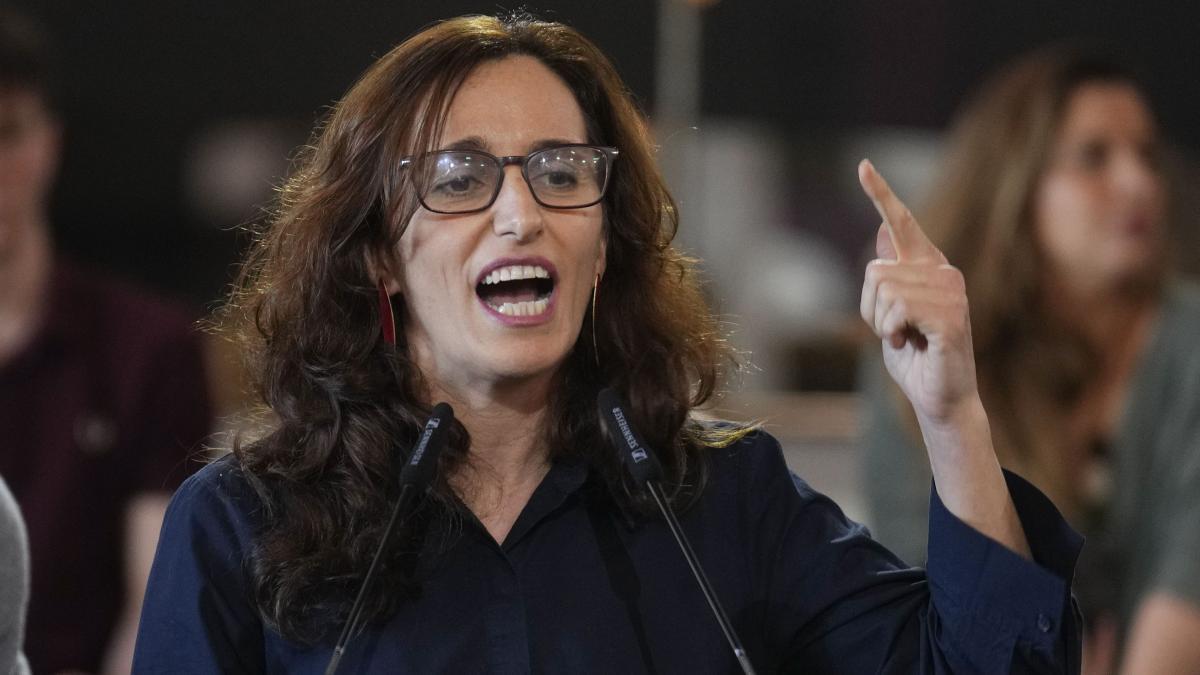 El Gobierno advierte a Ayuso de que puede ser inhabilitada si no crea el registro de objetores
