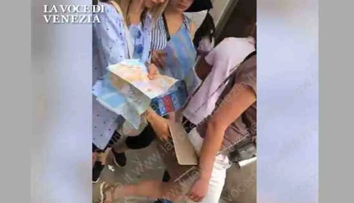 Venezia, allarme borseggi: Zaia propone i braccialetti elettronici per i recidivi