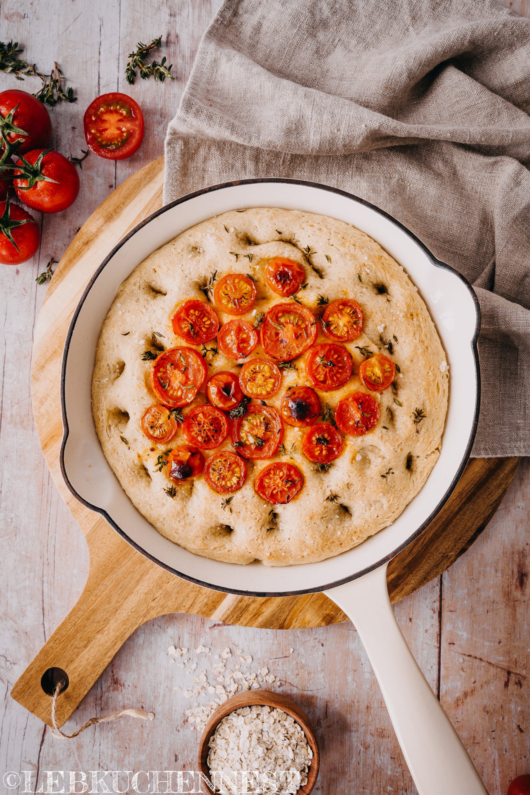 Haferfocaccia mit Ofentomaten - Backen mit Hafer – Lebkuchennest