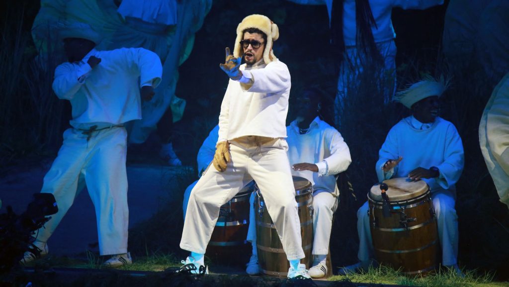 Bad Bunny emociona a Puerto Rico con “Una Más”. - LOS40 República Dominicana