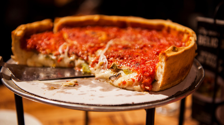 The Untold Truth Of Chicago Deep-Dish Pizza