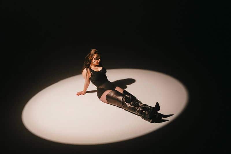 Fans can expect “a lot of touring and a lot of new music” from THERA this year, as she tells us about touring with Jason Derulo, releasing the “rewind” remix, and more » // MELODIC Magazine