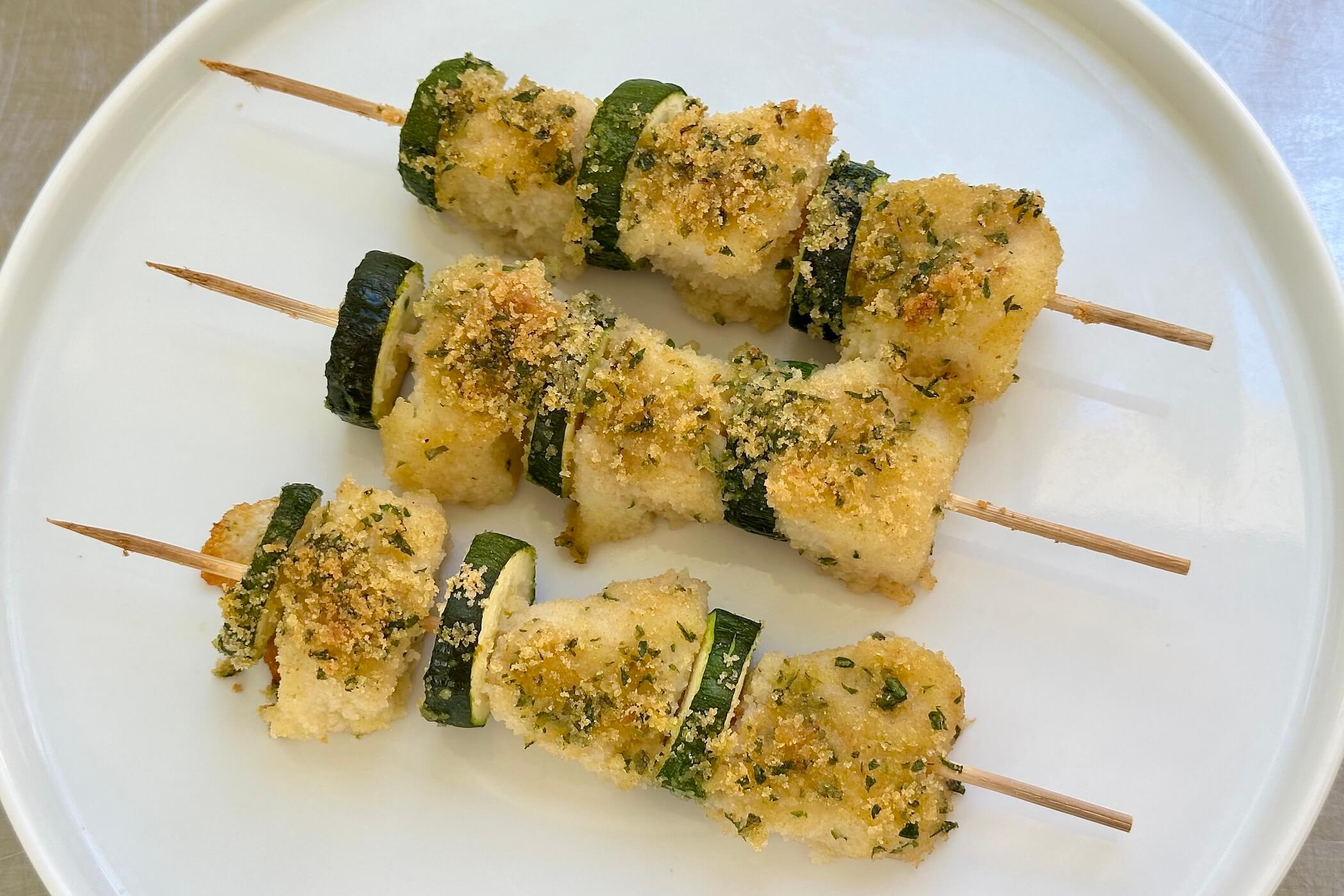 Spiedini di merluzzo e zucchine gratinati, la ricetta - MoltoFood
