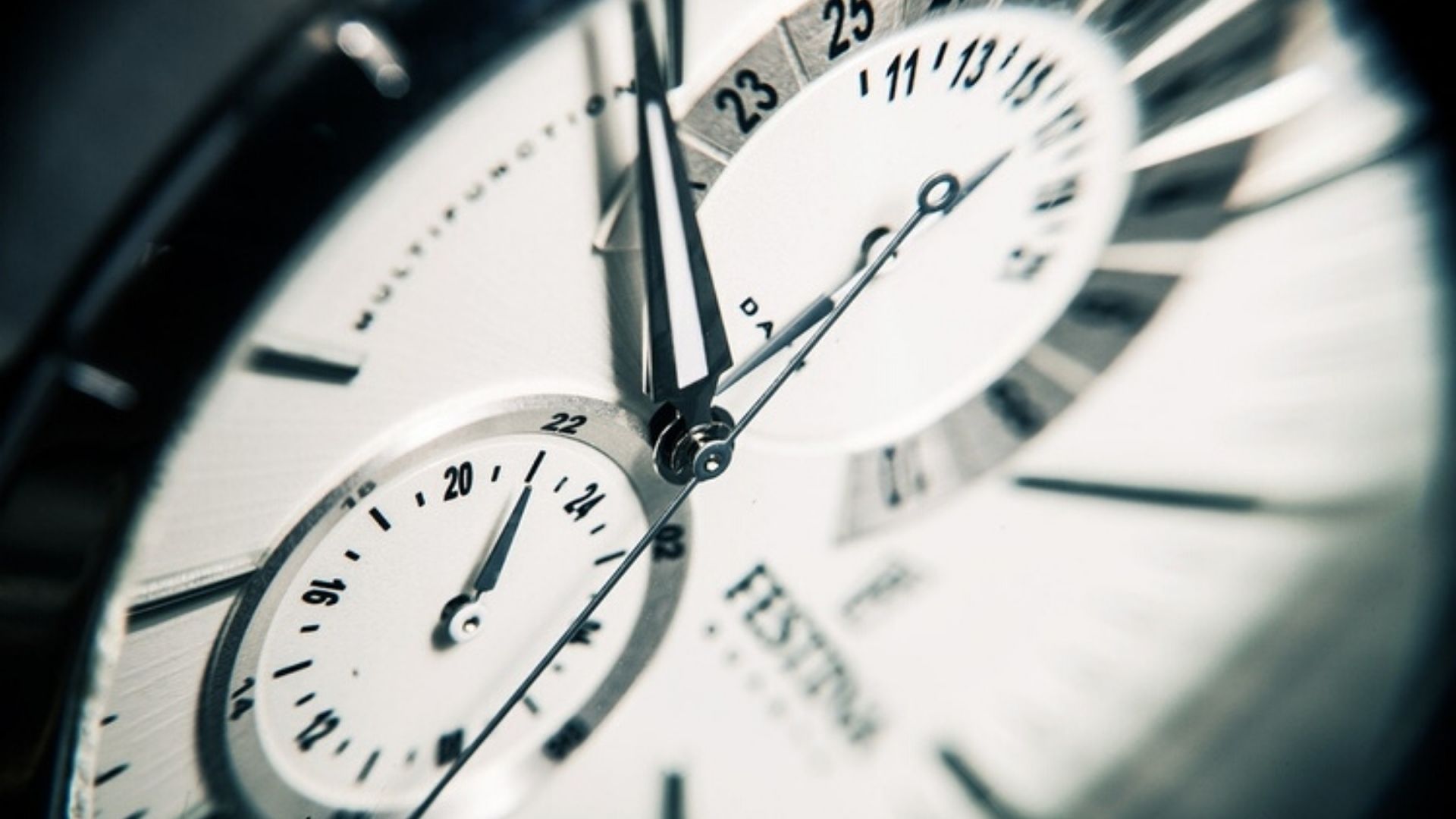 The 15 minutes-city: for a new chrono-urbanism! - Pr Carlos Moreno - Carlos Moreno