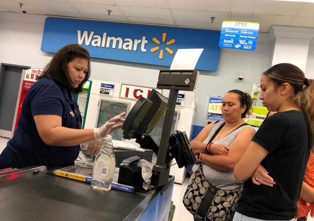 5 Ways to Empower Retail Frontline Teams for a Standout 2024 Holiday Season