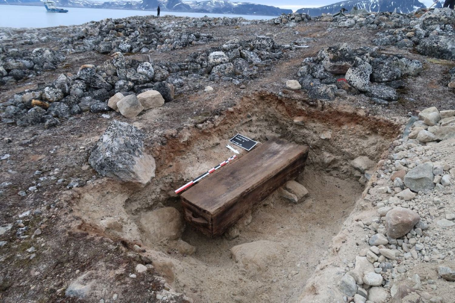 Hvalfangergravene på Svalbard trues av klimaendringer — Norsk institutt for kulturminneforskning