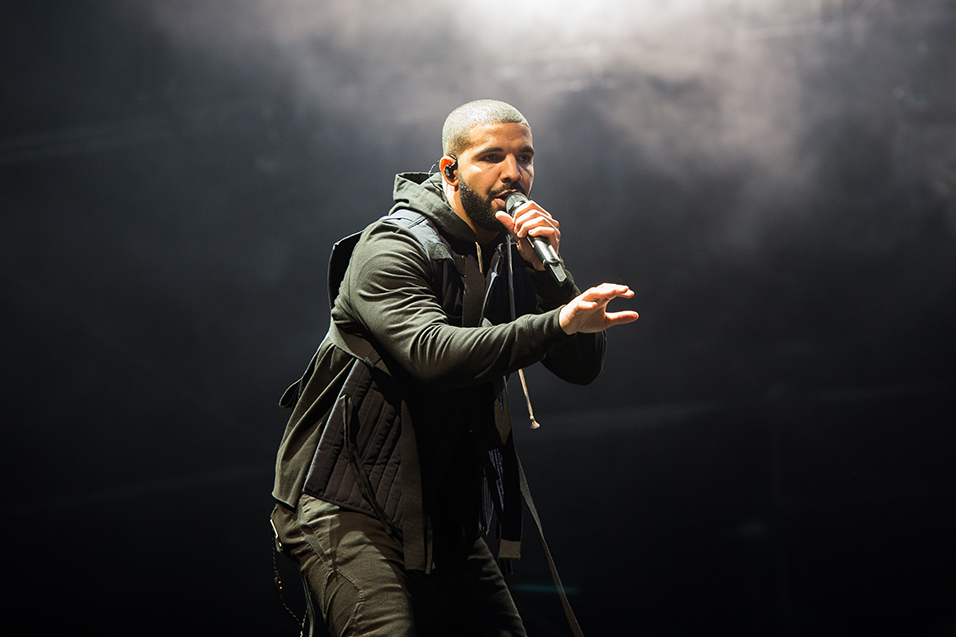 Drake gets Boy Better Know tattoo on his shoulder