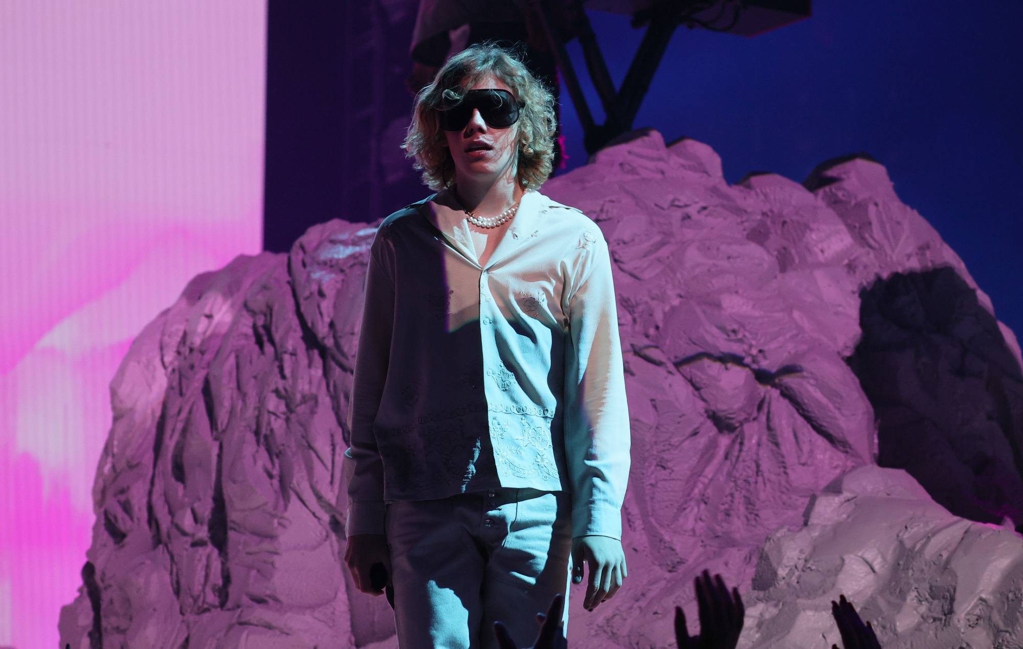 Watch The Kid LAROI and Justin Bieber perform 'Stay' at the 2021 MTV VMAs