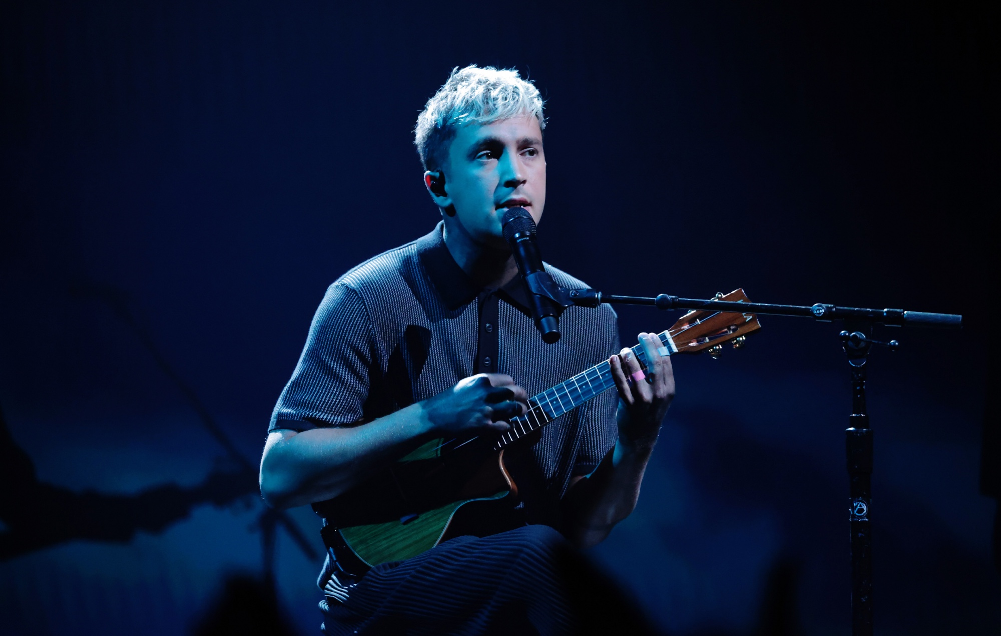 Twenty One Pilots' Tyler Joseph announces pregnancy news during VMAs performance