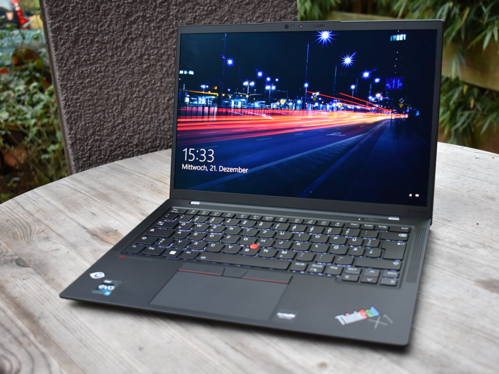 Lenovo ThinkPad X1 Carbono G10 30th Anniversary Laptop review: Edição OLED com edições de resistência - Notebookcheck.info