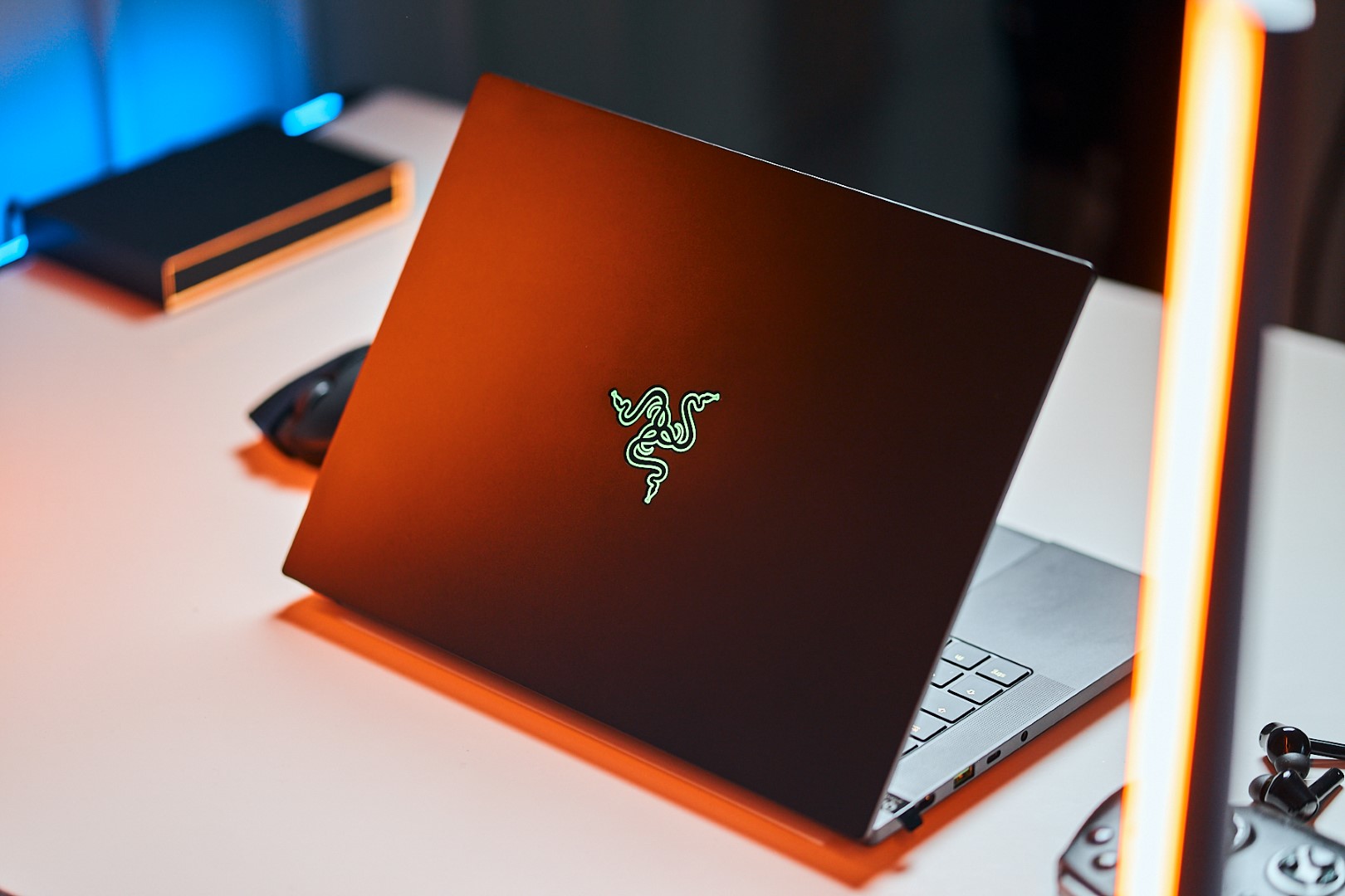 Recenzja laptopa Razer Blade 14 2024: Przyszłościowe rozwiązania z Ryzen AI - Notebookcheck.pl