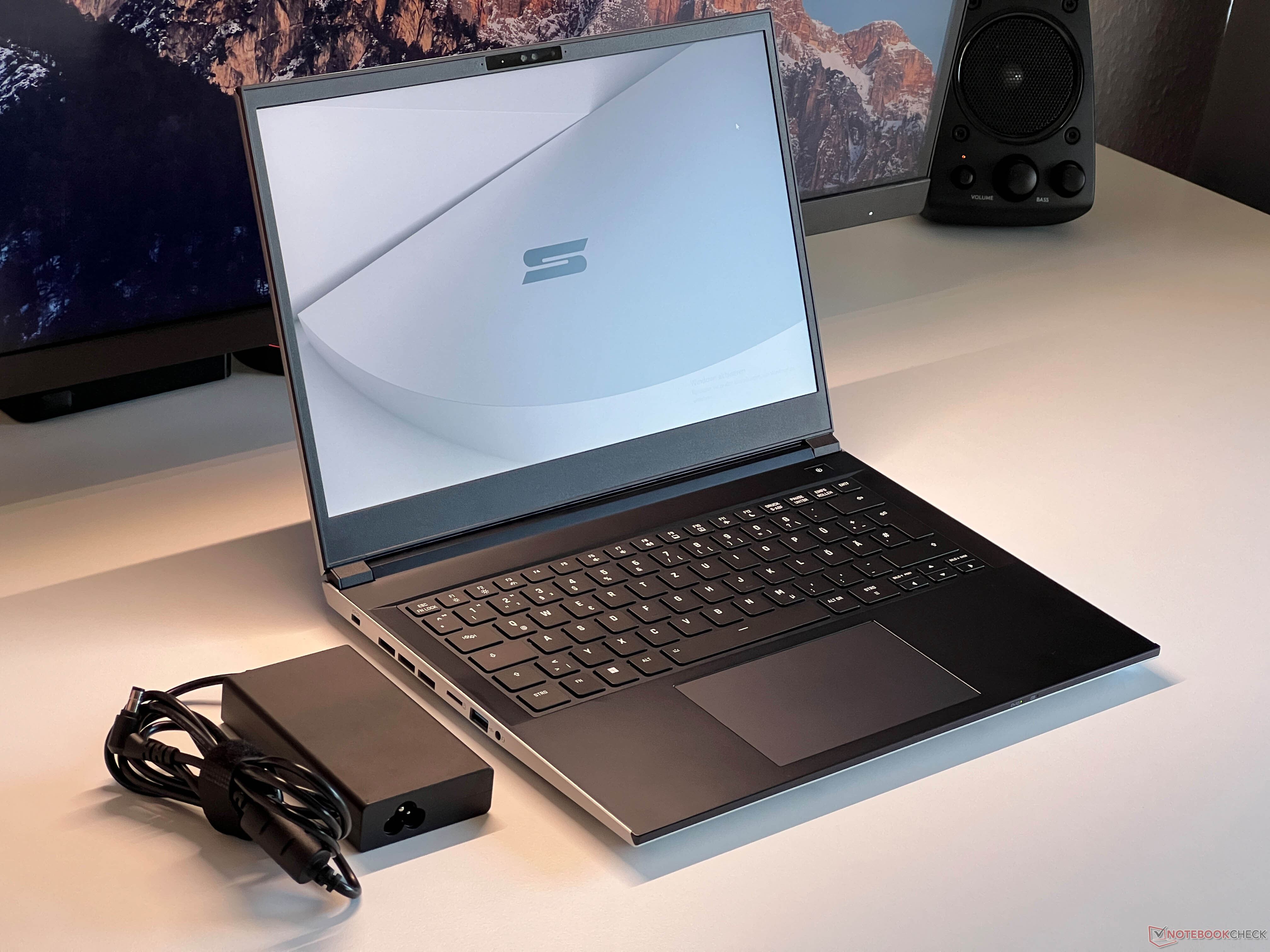 Recenzja Schenker Key 14 - 100 W RTX 4060 w kompaktowym laptopie multimedialnym - Notebookcheck.pl