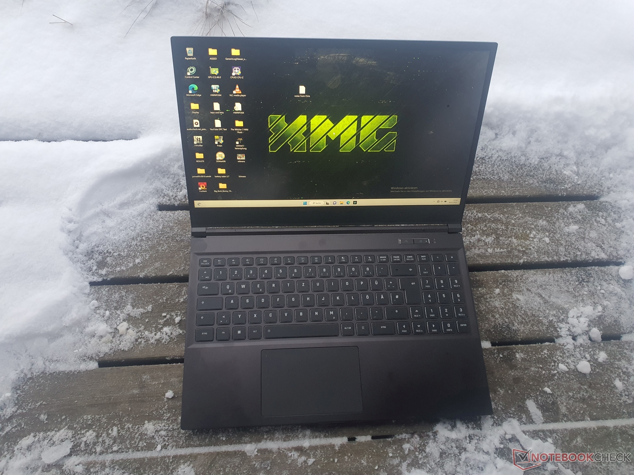 Schenker XMG Core 15 M22 w recenzji: Gamingowy średniak z przyłączem wodnym - Notebookcheck.pl
