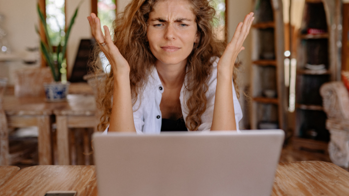 Emotional labor: qual è il "costo nascosto" della gestione delle emozioni? | OK Salute