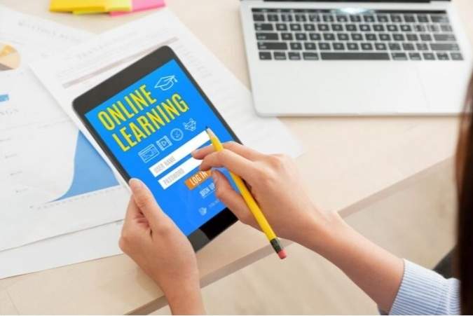 5 Best Platforms to Create Your Own Online Course