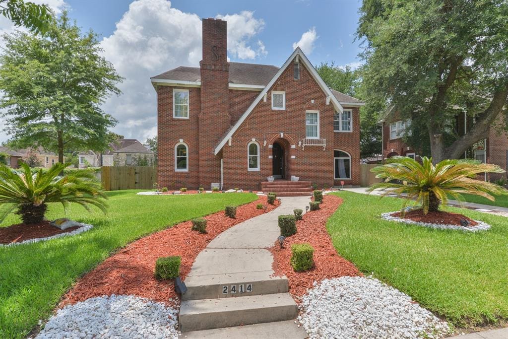 Beyonce's First Home On Sale for $500,000 in Houston: Mathew and Tina Knowles Originally Bought it for $64,000 — Step Inside a Den of Music History - PaperCity Magazine