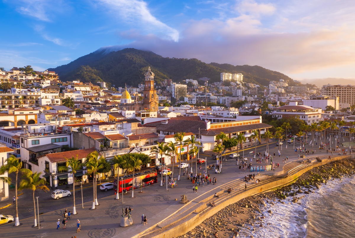 PAX - Travel advisor raises concerns over airline response during Puerto Vallarta disruptions