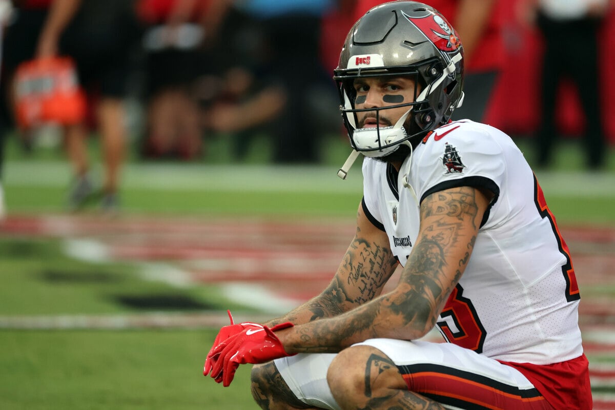 Mike Evans' Agent Gives Insight Into Legendary WR's Future