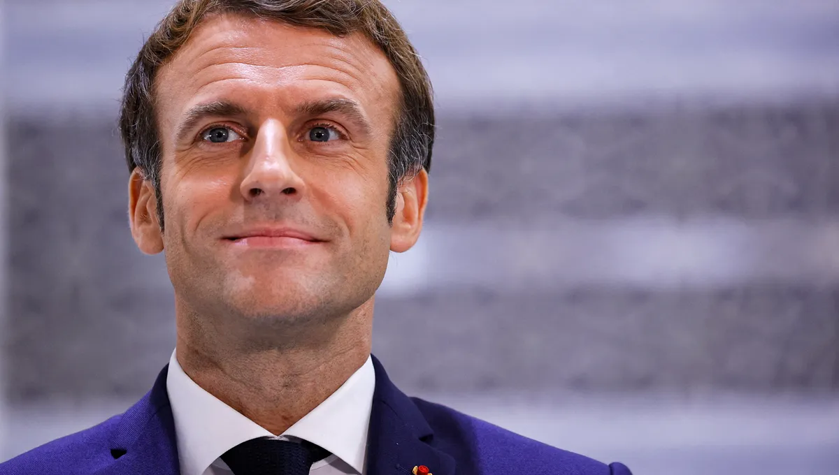 Pas encore candidat, Emmanuel Macron engrange des ralliements à gauche et à droite | France Inter