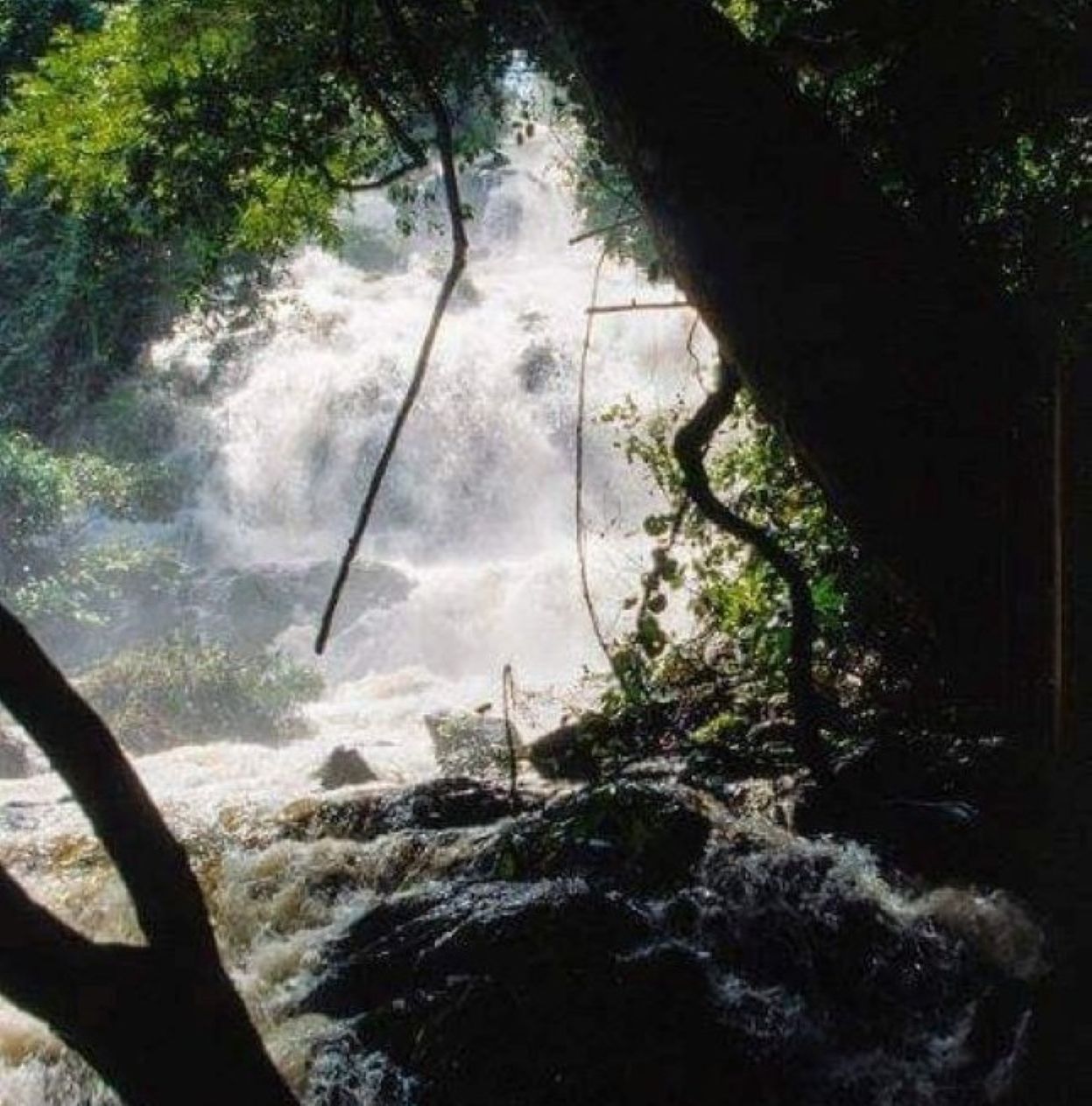 Tourisme : les merveilles de la chute de Mbéko de plus en plus attirants - Radio Ndeke Luka