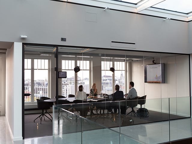 3 Ways to Avoid Proximity Bias in a Hybrid Workplace