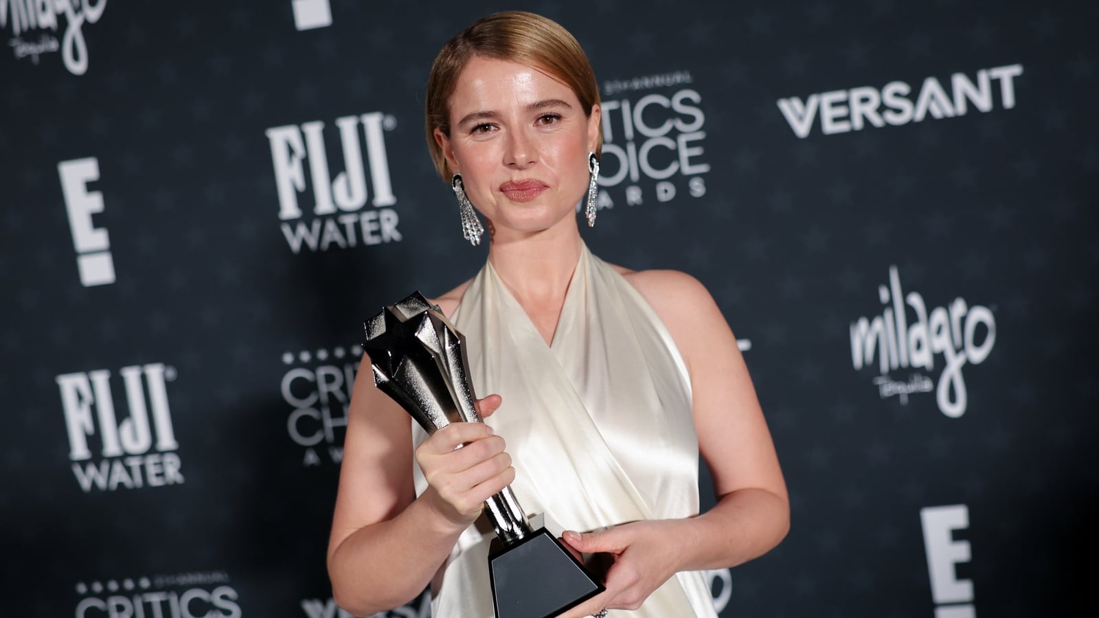 Jessie Buckley wins Best Actress at Critics Choice