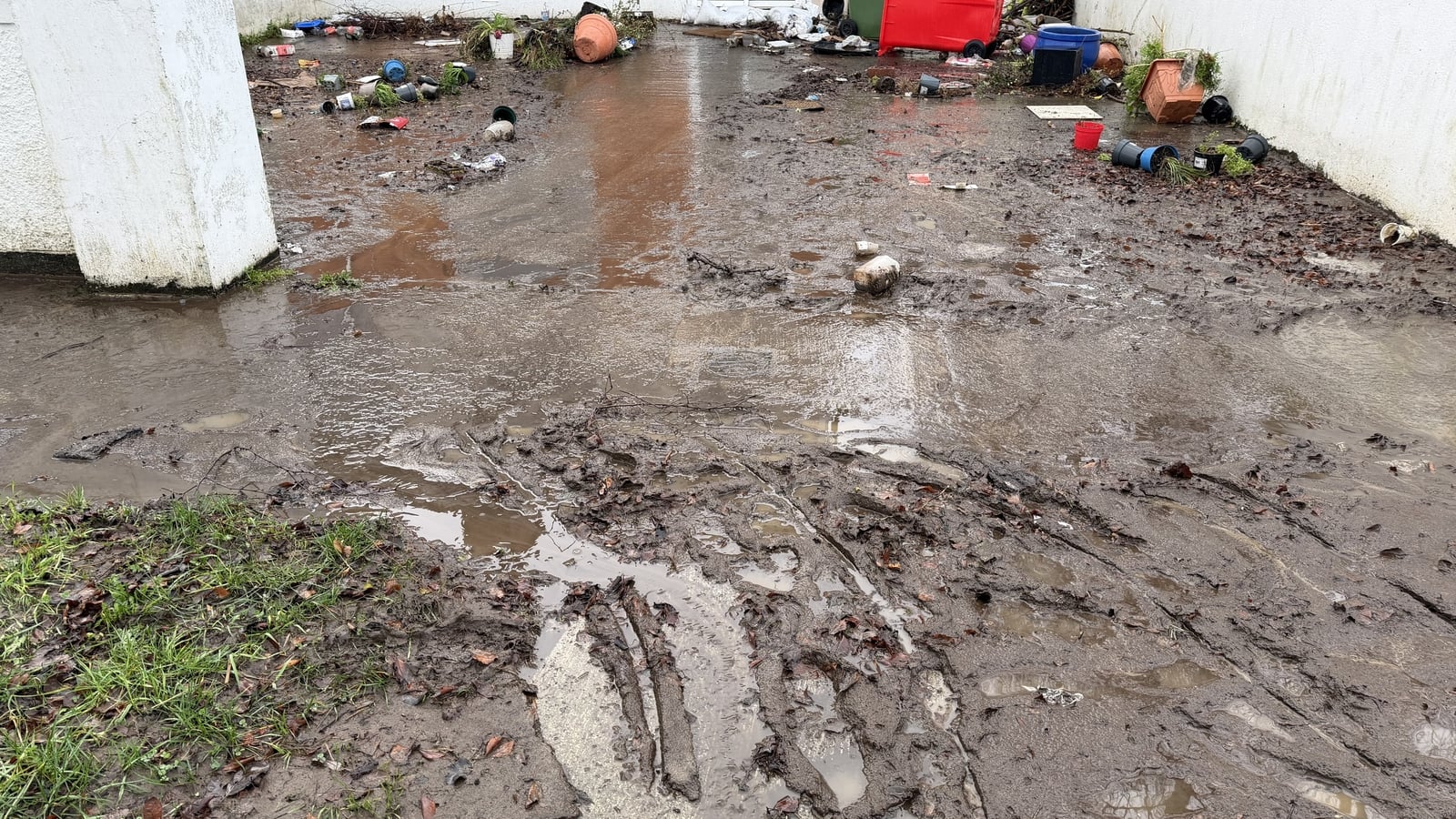 'We're disgusted' - anger at Dublin flood relief delays