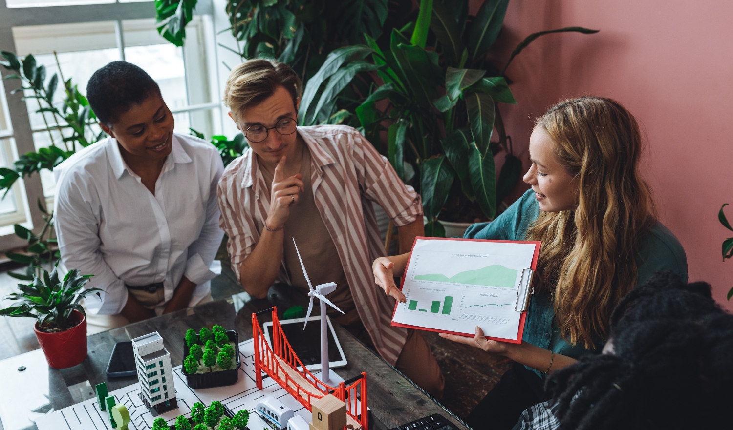 How To Create The Perfect Startup Pitch Deck