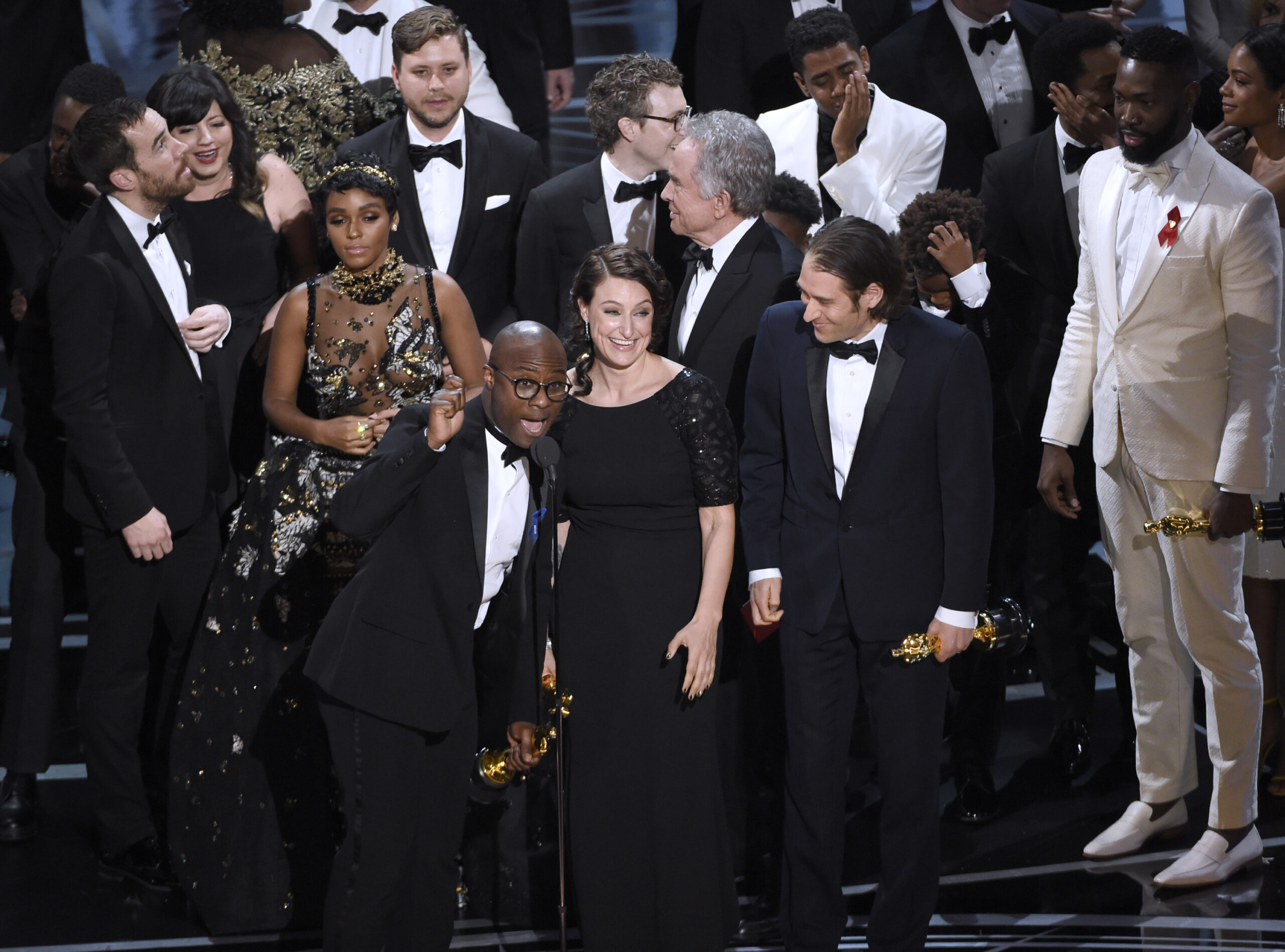Here's what happened onstage during the Oscars' mistake - Salon.com