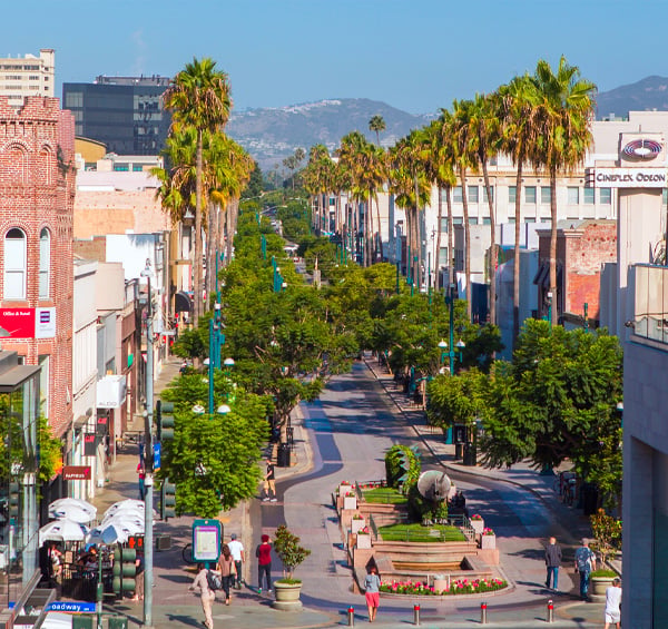 3rd Street Promenade: Explore Third Street Promenade in Santa Monica