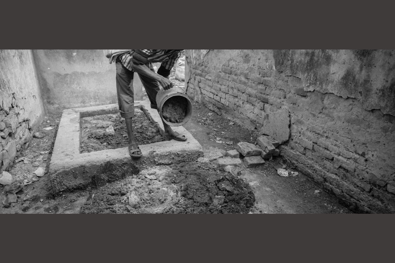Genderisation in the field of manual scavenging and why does the existing legislation fail in protecting them? | SCC Times