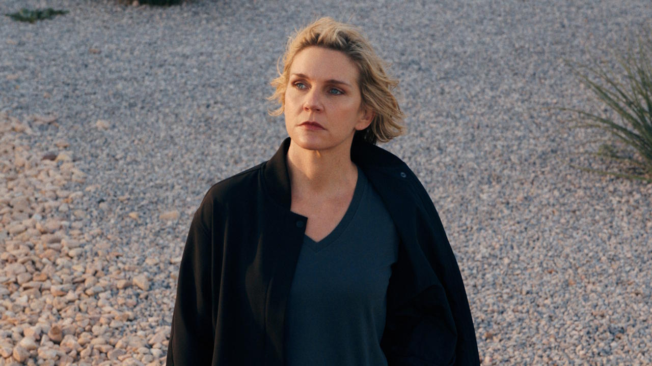 Review: Pluribus S01 - Die Einsamkeit in einer Mainstream-Serie