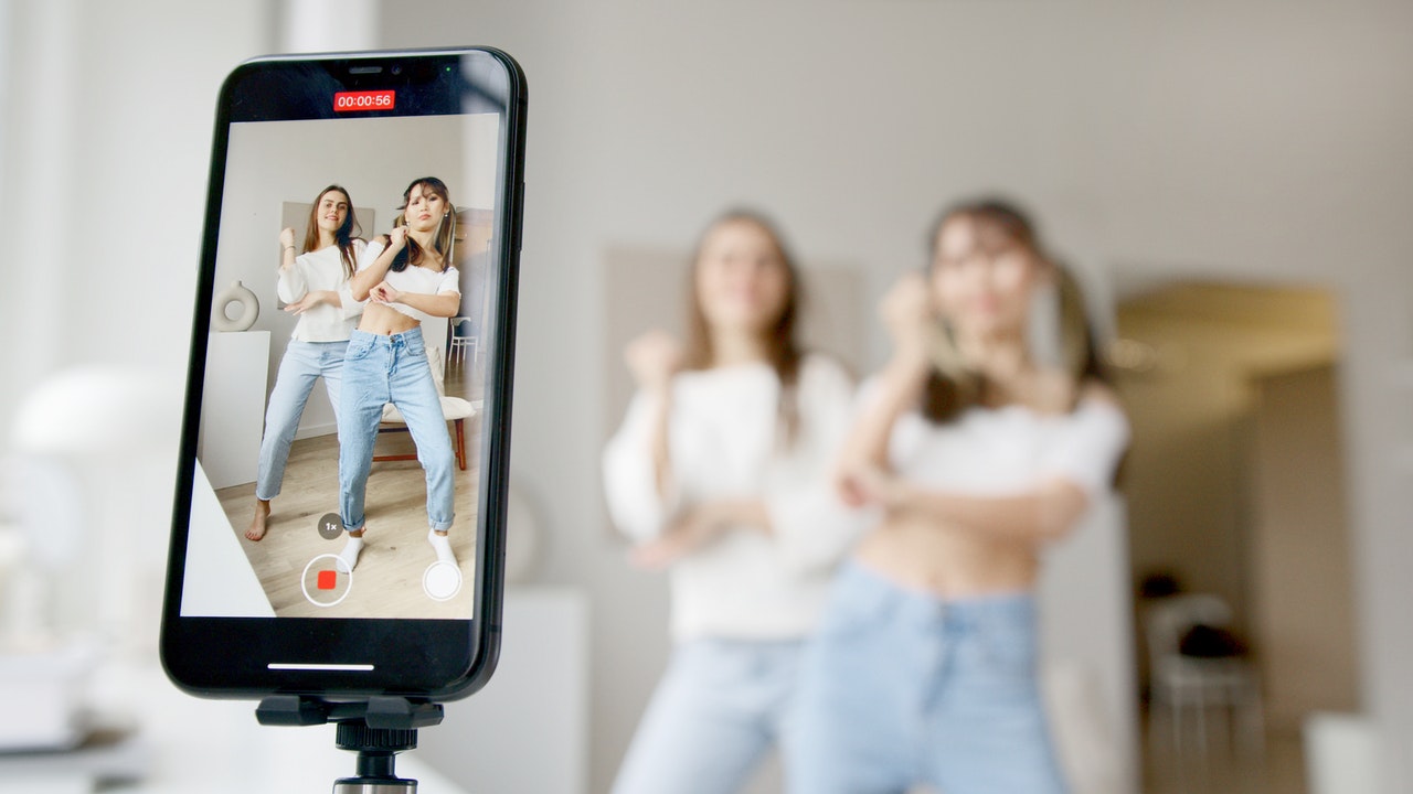 10 Recommended Social Media Monitoring Apps for Parents