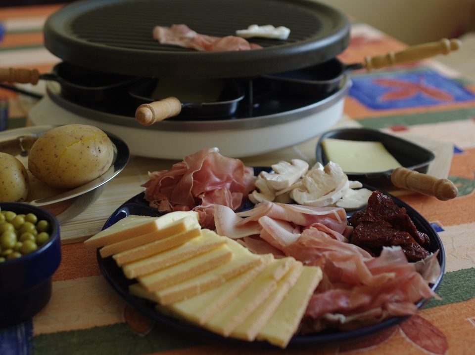 Wie isst man Raclette? - Ein Leitfaden für Genießer - speisekarte.de - Der Foodblog