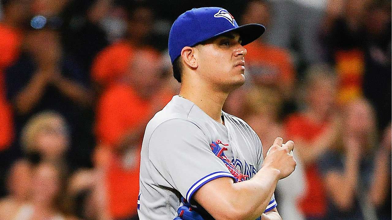 Blue Jays closer Roberto Osuna charged with assault by Toronto police