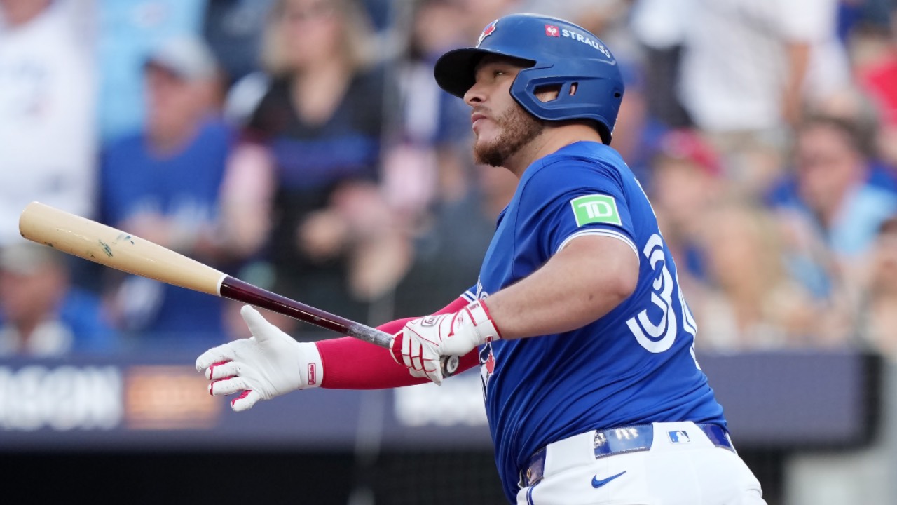Blue Jays' Kirk to have thumb surgery, timeline still unclear - Sportsnet.ca