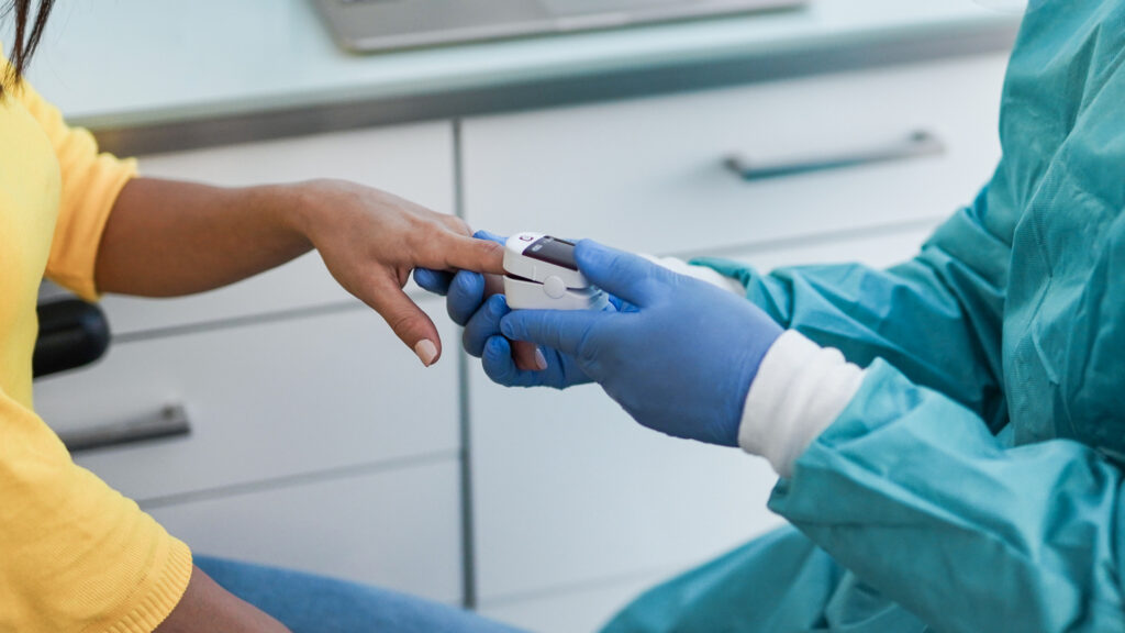 Doctors, lawmakers urge FDA to study racial disparities in pulse oximeters